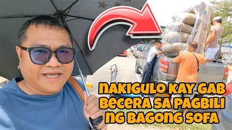 Bininyagan ni Jonel at Sabel Ang Bagong Sofa .